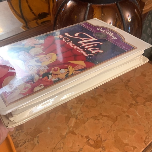 Disney's Alice in Wonderland VHS - Picture 3 of 7